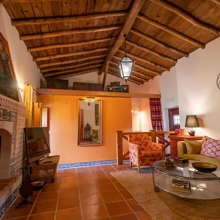 Дом отдыха Casa Da Quinta, Piscina Privada, Da Areia Branca 8 Km Reguengo Pequeno